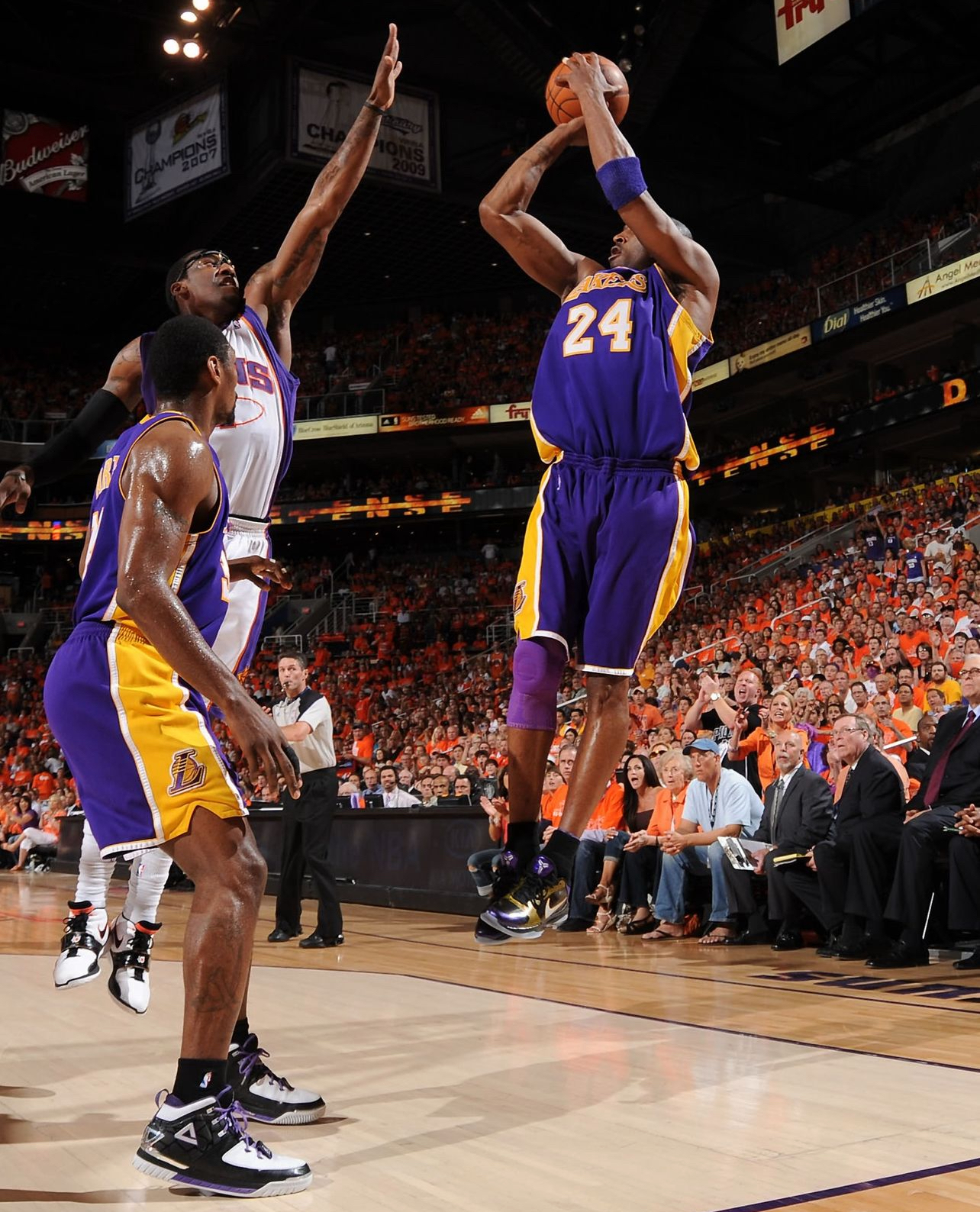 窗口期广东宏远绝杀压哨集结日广州队再遭质疑，这操作让人直呼：菲尼克斯太阳冲刺阶段队长鼓劲的简单介绍