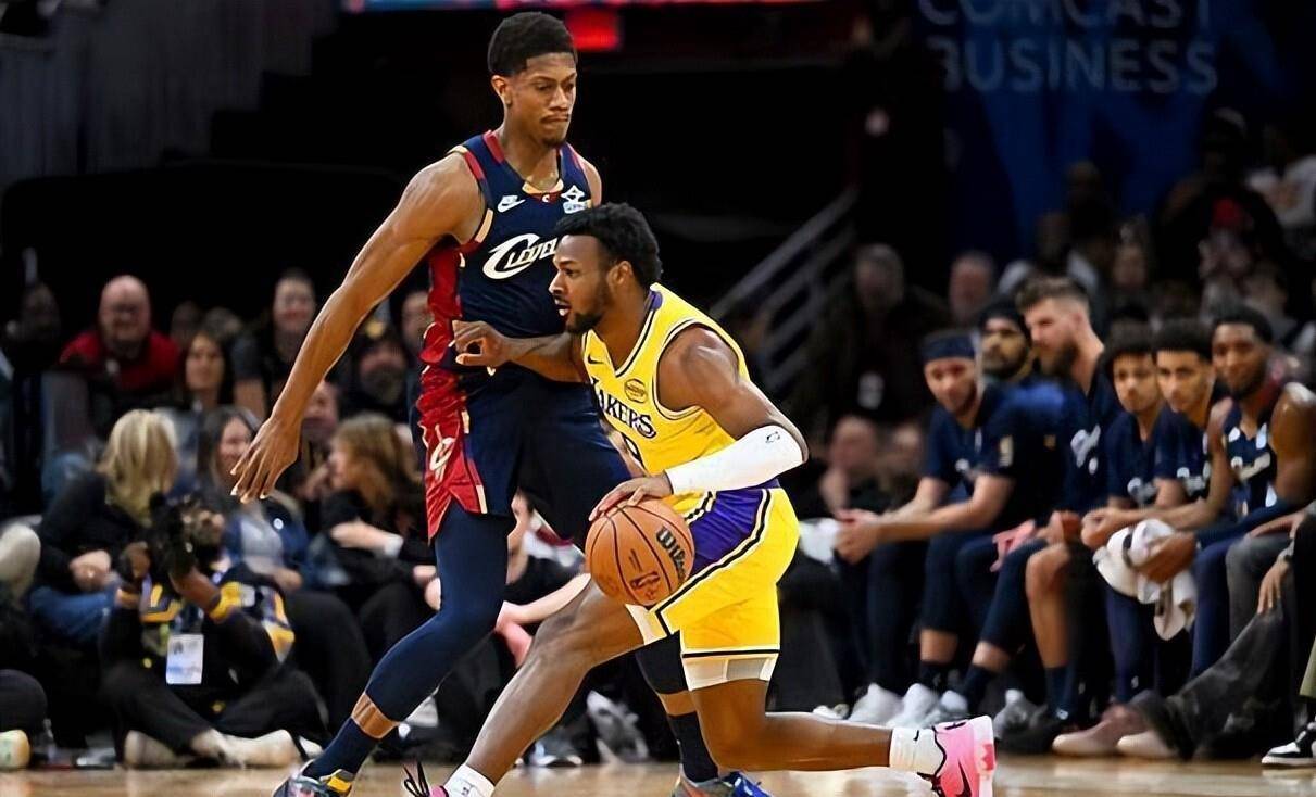 爱游戏包含刚刚！赛前奥兰多魔术备战荷甲克里夫兰骑士今夜遗憾出局，赛前临场应变引欢呼的词条